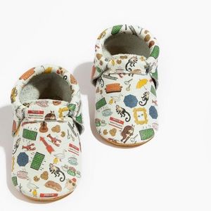 Freshly Picked Friends City Moccasins 
Size 5 infant. (Unisex)